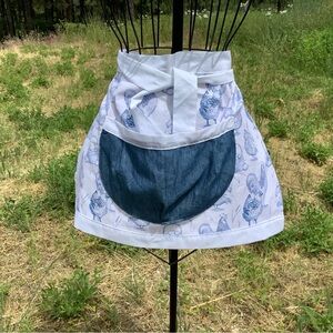 New 18” W Chicken Patterned Waist Apron with Pocket White Blue Poultry Apron